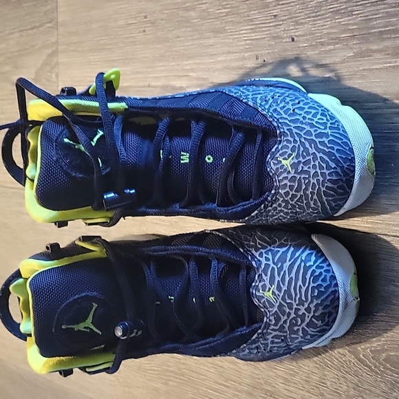 Sneakers - Picture 2 of 6